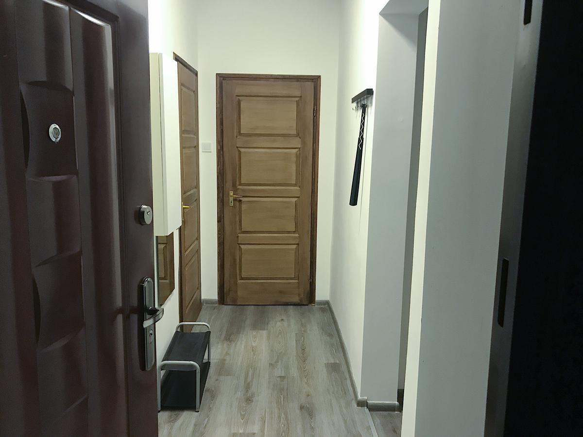 Elizabeth Apartman *
